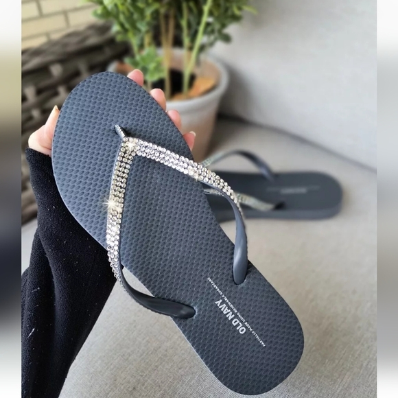 Old Navy Gray Sandals Flip Flops Gray Women's Beach Shoes With Rhinestones - Picture 4 of 9